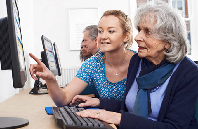 Tech Made Simple: The Easiest Software for Seniors to Use with Confidence